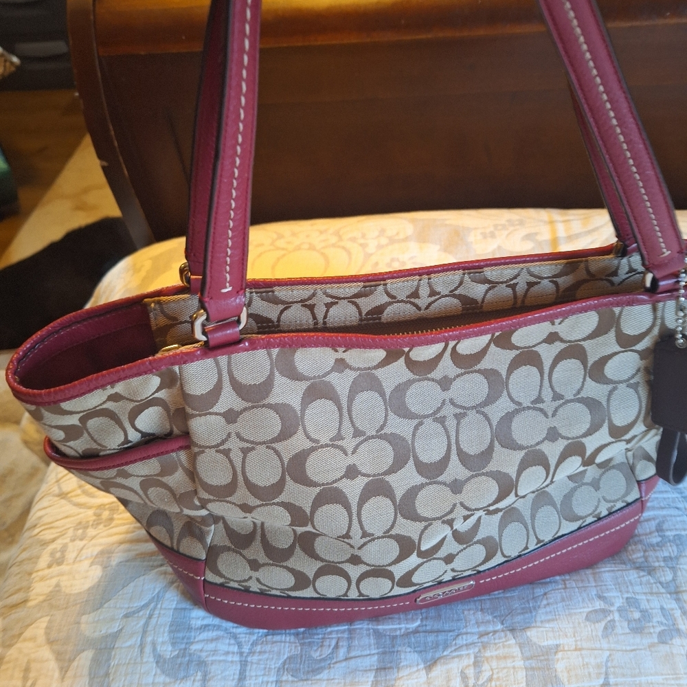 Pre-owned Coach red tote